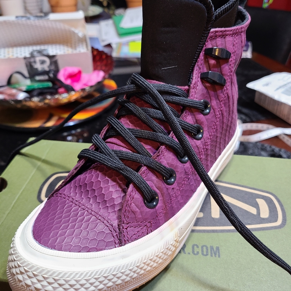 NWOT Converse All Star Chuck Taylor Sneakers Boots Hi Top Lion Fish Dark Sangria